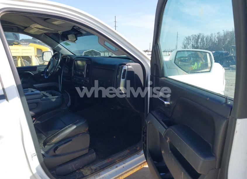 Photo 5 of 2017 Chevrolet Silverado 1500 2LT (VIN 3GCUKREC7HG100199)