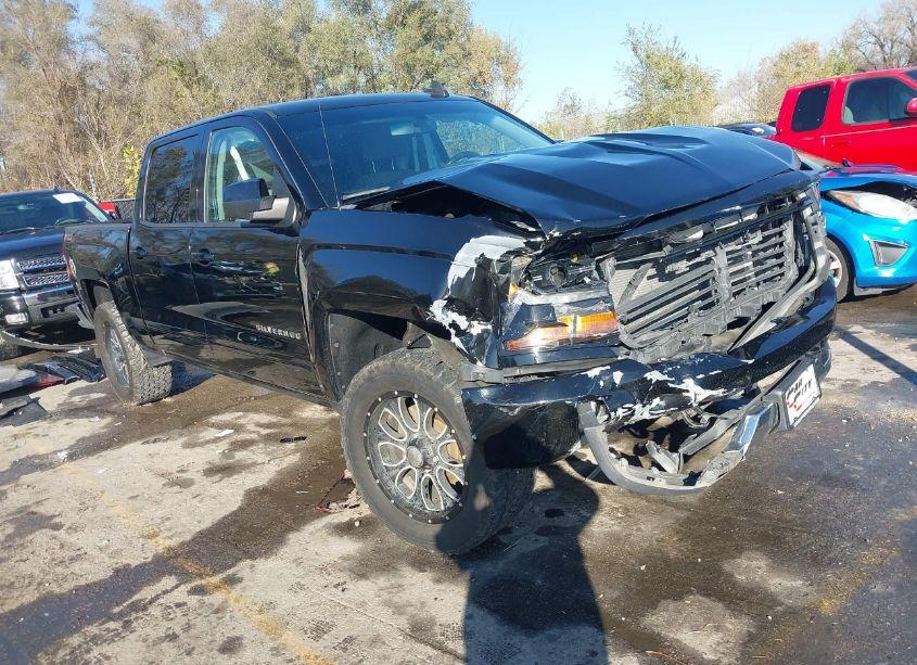2017 Chevrolet Silverado 1500 2LT (VIN 3GCUKREC7HG160404) main photo