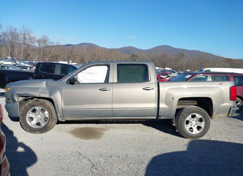 Photo 15 of 2017 Chevrolet Silverado 1500 2LT (VIN 3GCUKREC7HG180572)