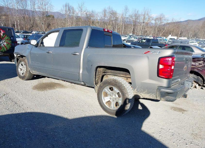 Photo 3 of 2017 Chevrolet Silverado 1500 2LT (VIN 3GCUKREC7HG180572)