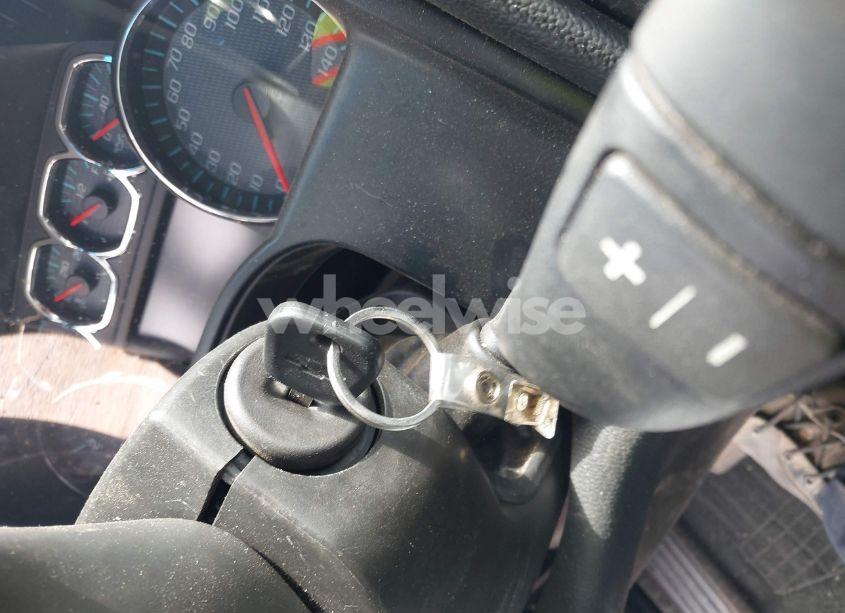 Photo 11 of 2018 Chevrolet Silverado 1500 2LT (VIN 3GCUKREC7JG390563)