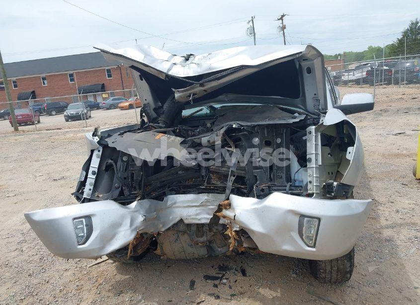 Photo 12 of 2018 Chevrolet Silverado 1500 2LT (VIN 3GCUKREC7JG390563)