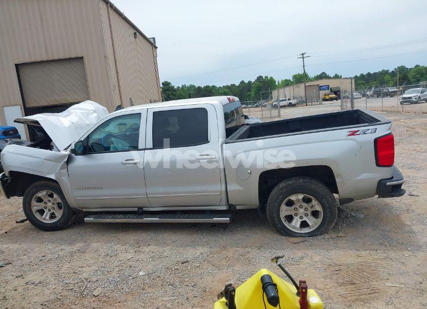 Photo 14 of 2018 Chevrolet Silverado 1500 2LT (VIN 3GCUKREC7JG390563)