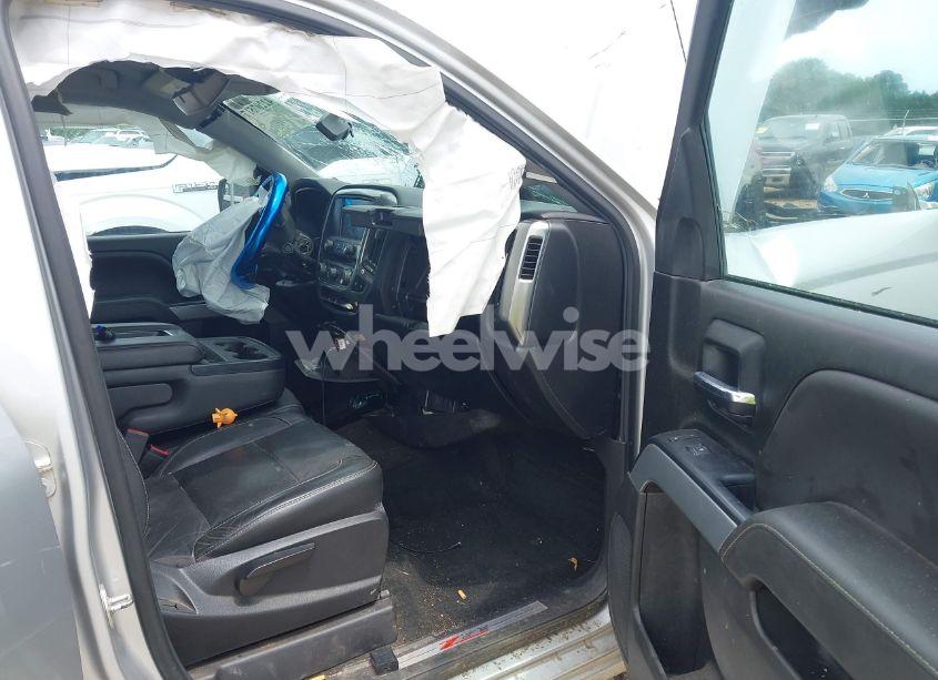 Photo 5 of 2018 Chevrolet Silverado 1500 2LT (VIN 3GCUKREC7JG390563)