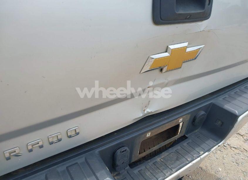 Photo 6 of 2018 Chevrolet Silverado 1500 2LT (VIN 3GCUKREC7JG390563)