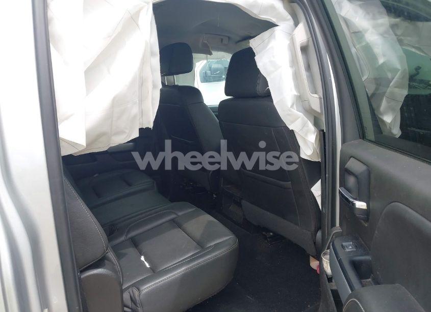 Photo 8 of 2018 Chevrolet Silverado 1500 2LT (VIN 3GCUKREC7JG390563)