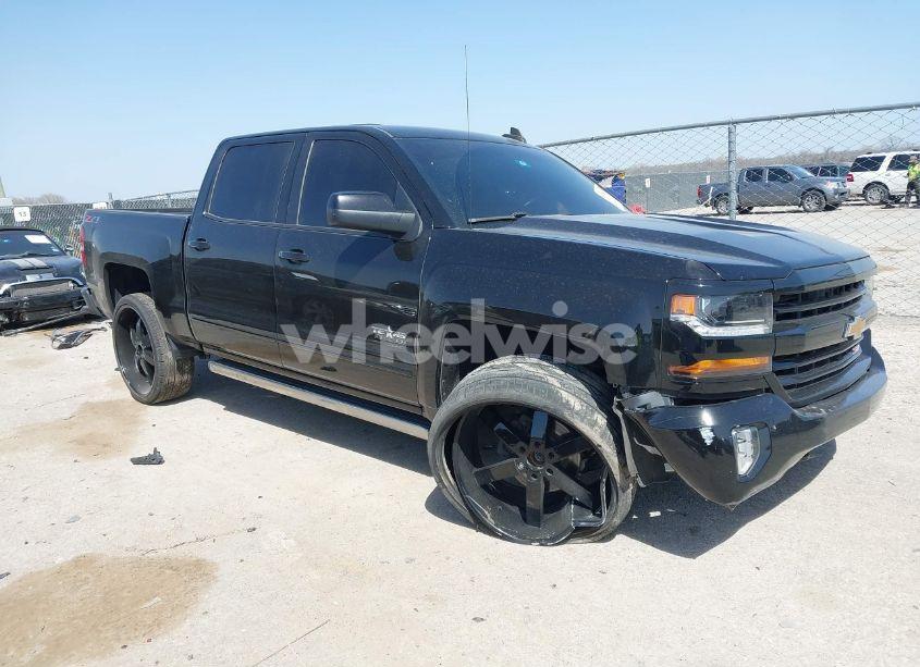 2018 Chevrolet Silverado 1500 2LT (VIN 3GCUKREC7JG498035) main photo