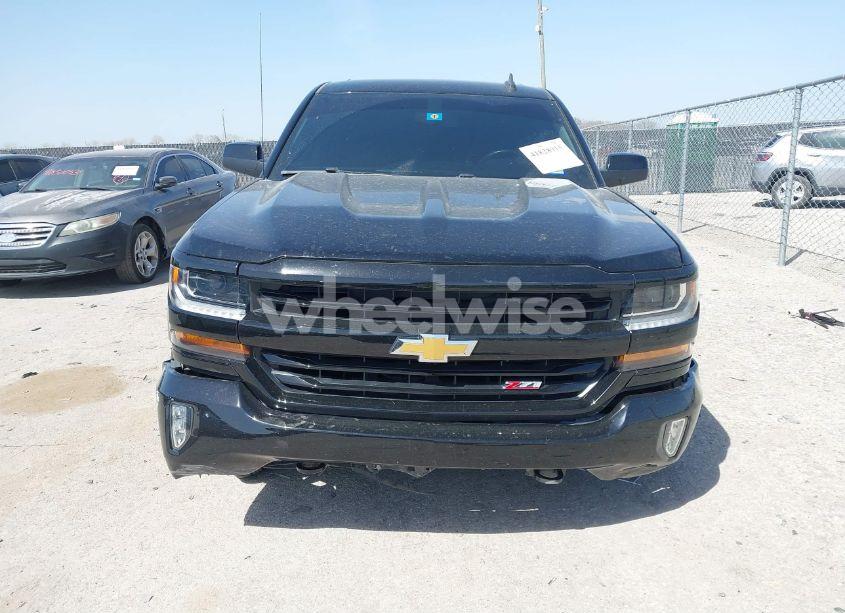 Photo 12 of 2018 Chevrolet Silverado 1500 2LT (VIN 3GCUKREC7JG498035)