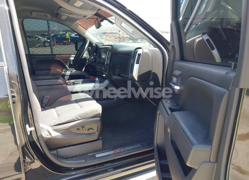 Photo 5 of 2018 Chevrolet Silverado 1500 2LT (VIN 3GCUKREC7JG498035)