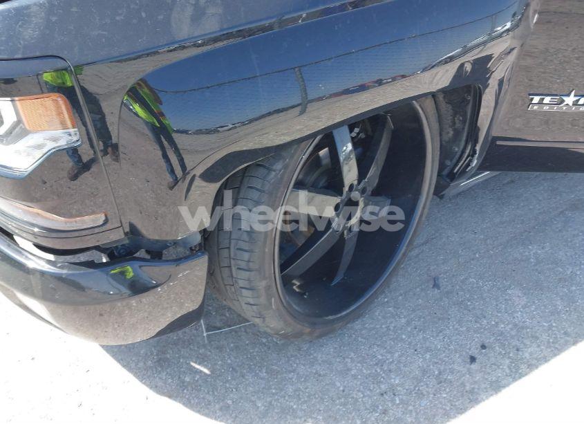 Photo 6 of 2018 Chevrolet Silverado 1500 2LT (VIN 3GCUKREC7JG498035)