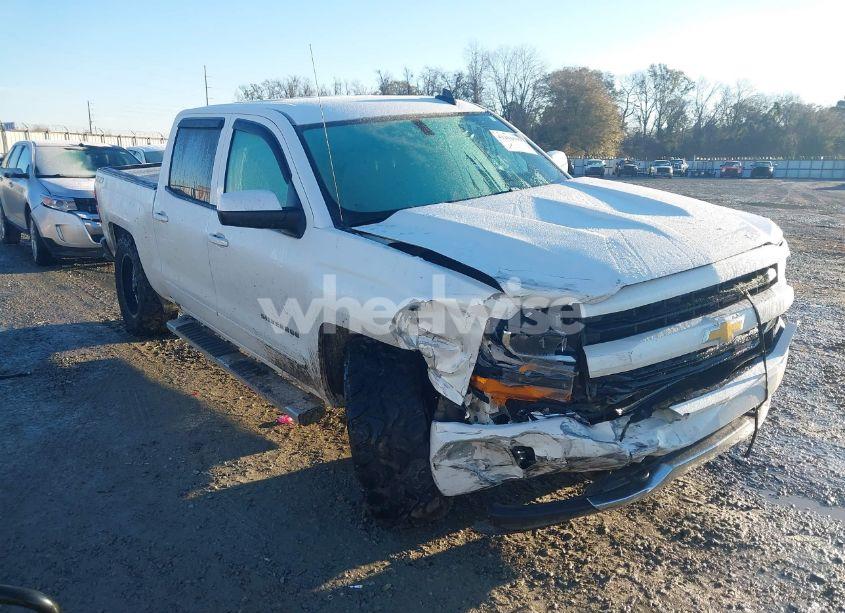 2018 Chevrolet Silverado 1500 2LT (VIN 3GCUKREC7JG502780) main photo