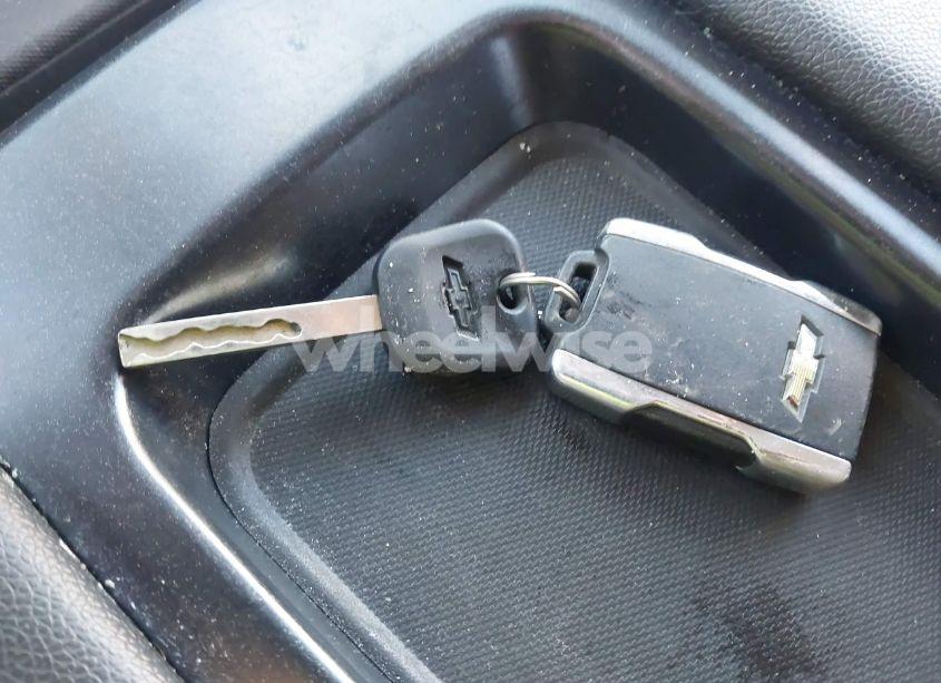 Photo 11 of 2018 Chevrolet Silverado 1500 2LT (VIN 3GCUKREC7JG502780)