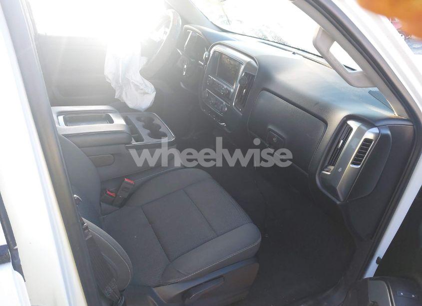 Photo 5 of 2018 Chevrolet Silverado 1500 2LT (VIN 3GCUKREC7JG502780)