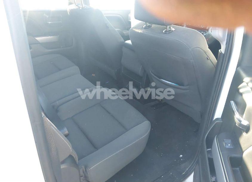 Photo 8 of 2018 Chevrolet Silverado 1500 2LT (VIN 3GCUKREC7JG502780)