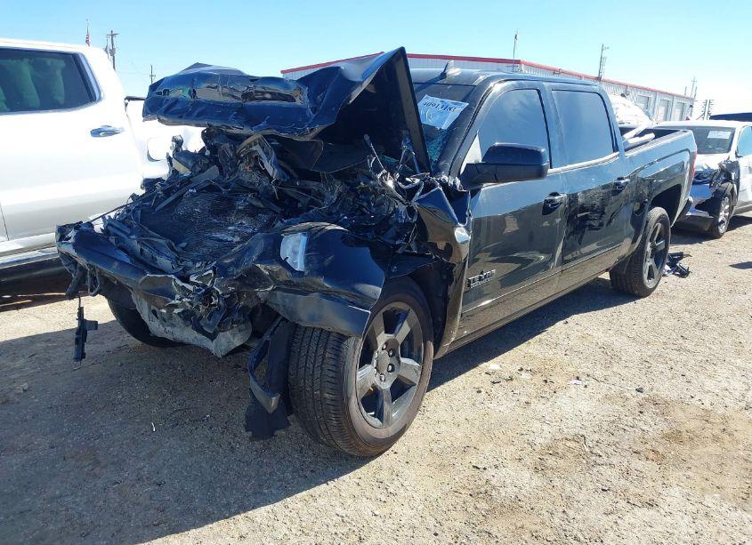 Photo 2 of 2018 Chevrolet Silverado 1500 2LT (VIN 3GCUKREC7JG504433)