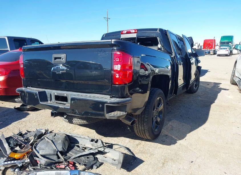 Photo 4 of 2018 Chevrolet Silverado 1500 2LT (VIN 3GCUKREC7JG504433)