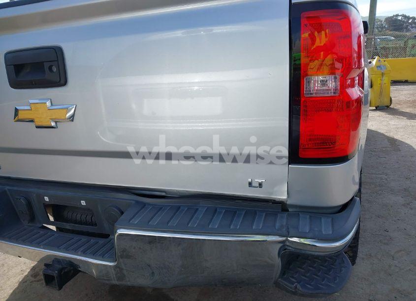 Photo 6 of 2018 Chevrolet Silverado 1500 LT (VIN 3GCUKREC7JG646975)