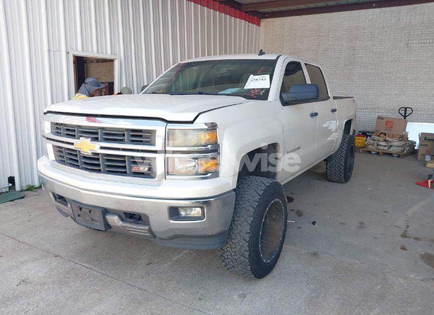 Photo 2 of 2014 Chevrolet Silverado 1500 2LT (VIN 3GCUKREC8EG404170)