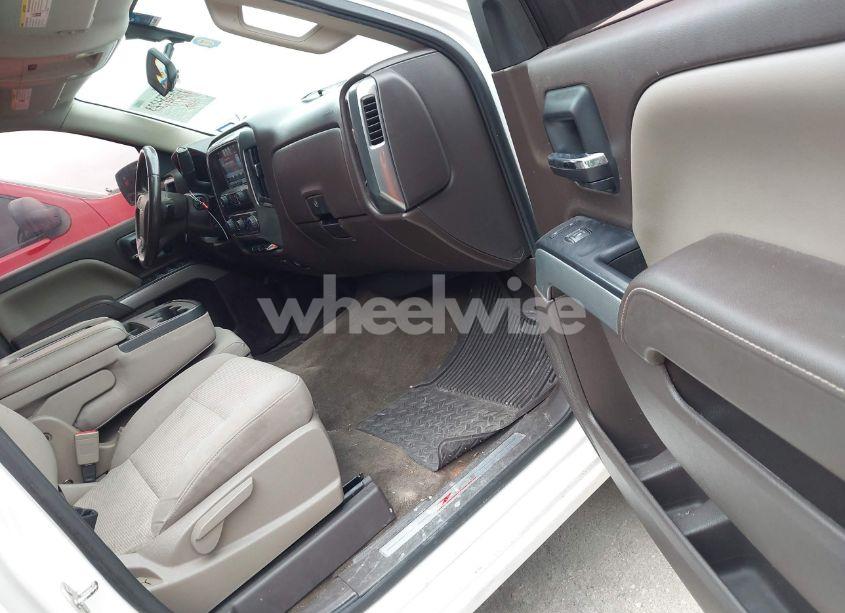 Photo 5 of 2015 Chevrolet Silverado 1500 2LT (VIN 3GCUKREC8FG196292)