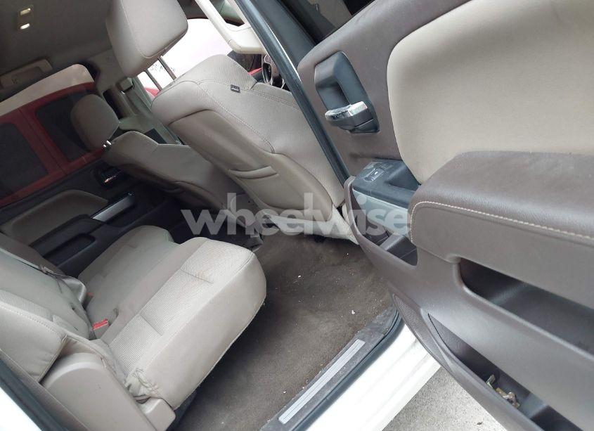 Photo 8 of 2015 Chevrolet Silverado 1500 2LT (VIN 3GCUKREC8FG196292)