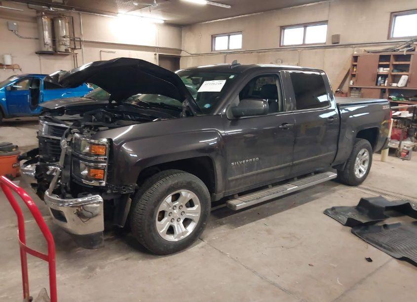 Photo 2 of 2015 Chevrolet Silverado 1500 2LT (VIN 3GCUKREC8FG336552)