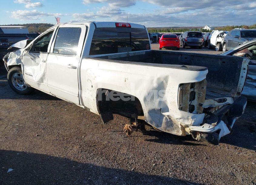 Photo 3 of 2016 Chevrolet Silverado 1500 2LT (VIN 3GCUKREC8GG325956)