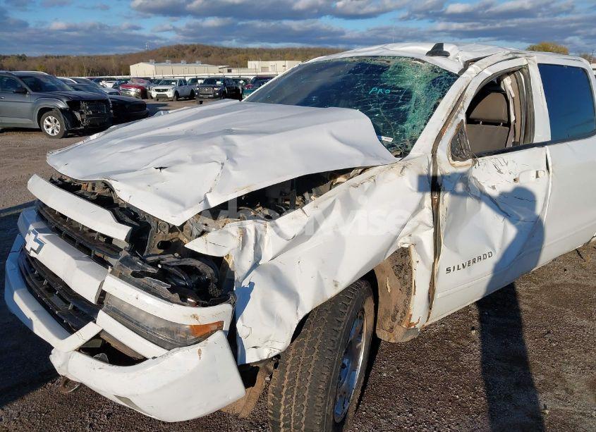 Photo 6 of 2016 Chevrolet Silverado 1500 2LT (VIN 3GCUKREC8GG325956)