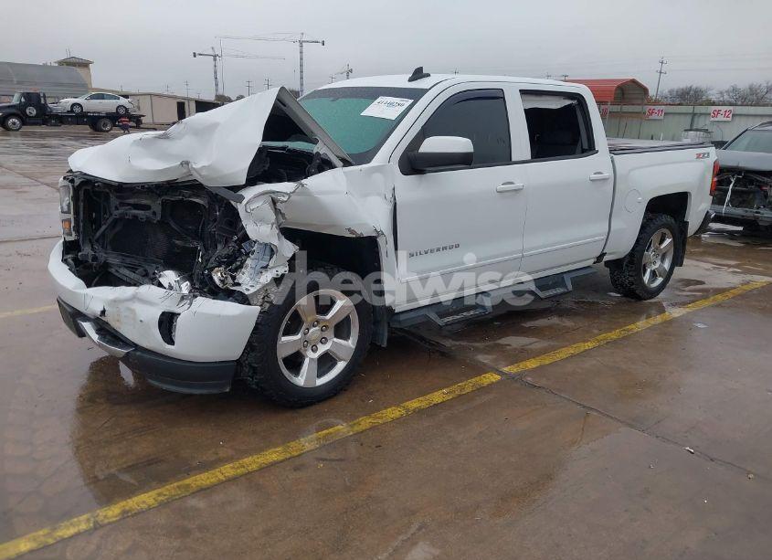 Photo 2 of 2016 Chevrolet Silverado 1500 2LT (VIN 3GCUKREC8GG364045)