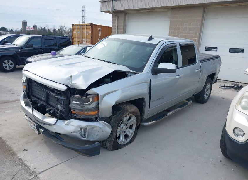 Photo 2 of 2017 Chevrolet Silverado 1500 2LT (VIN 3GCUKREC8HG163604)