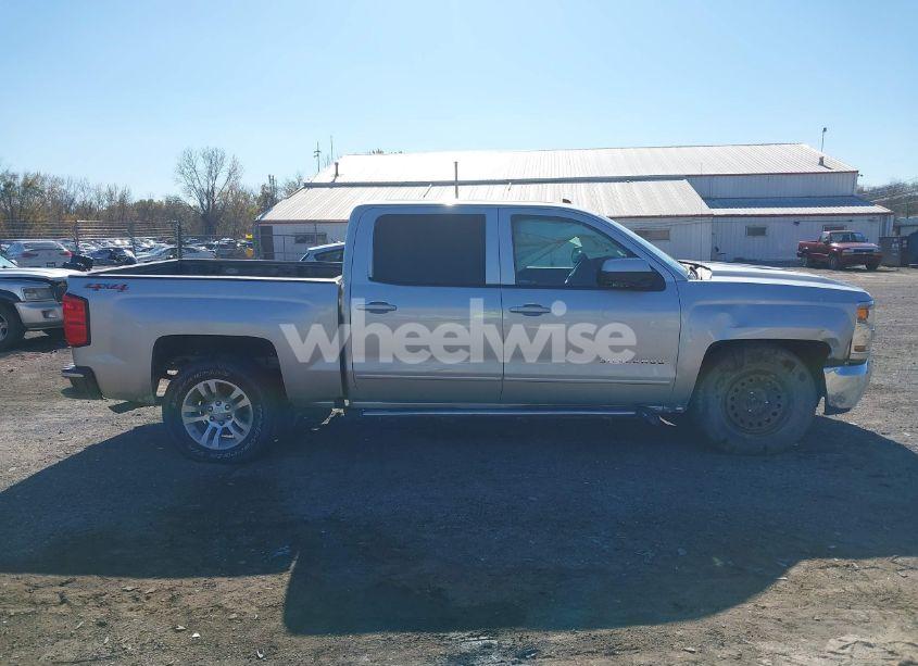 Photo 13 of 2017 Chevrolet Silverado 1500 1LT (VIN 3GCUKREC8HG300556)
