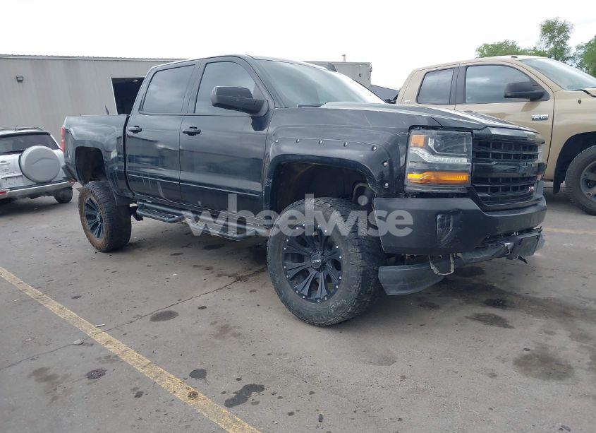 2017 Chevrolet Silverado 1500 2LT (VIN 3GCUKREC8HG305952) main photo
