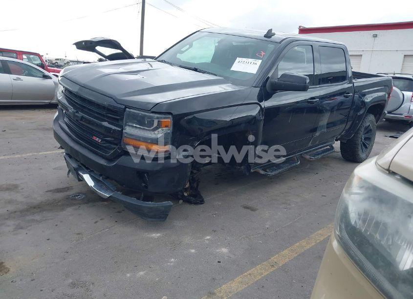 Photo 2 of 2017 Chevrolet Silverado 1500 2LT (VIN 3GCUKREC8HG305952)