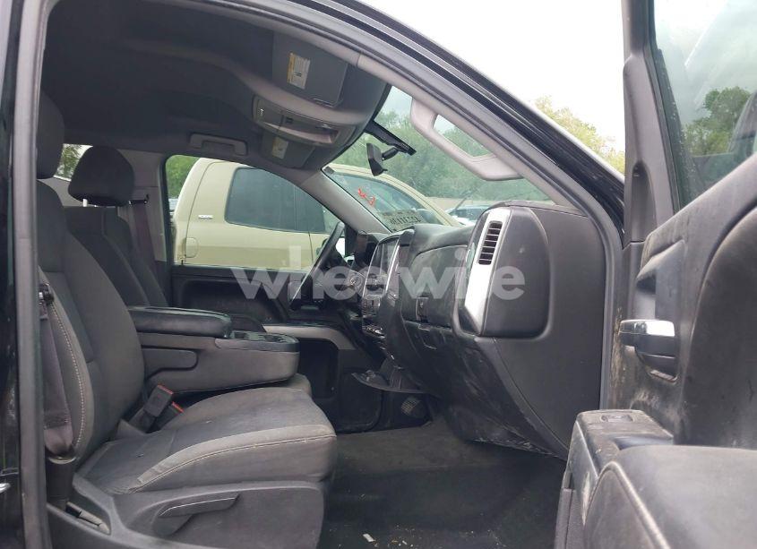 Photo 5 of 2017 Chevrolet Silverado 1500 2LT (VIN 3GCUKREC8HG305952)