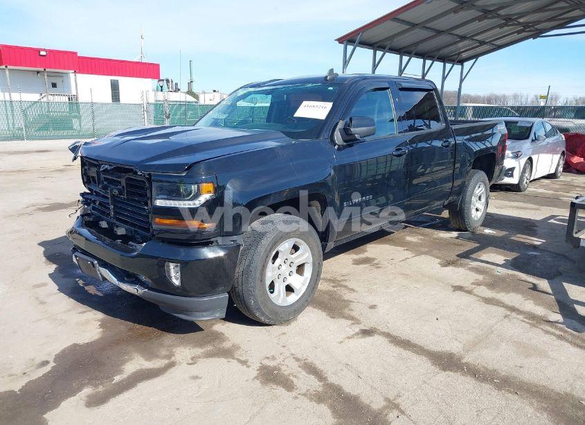 Photo 2 of 2017 Chevrolet Silverado 1500 2LT (VIN 3GCUKREC8HG350616)