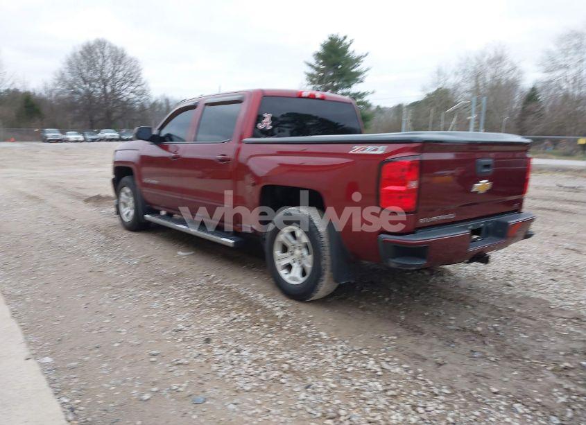 Photo 3 of 2017 Chevrolet Silverado 1500 2LT (VIN 3GCUKREC8HG421460)