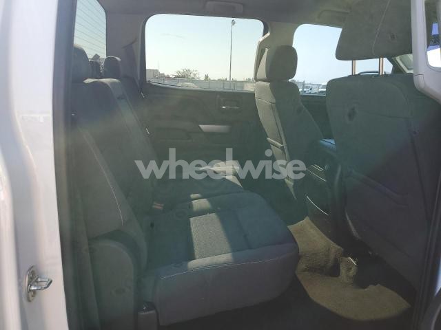 Photo 6 of 2017 CHEVROLET SILVERADO K1500 LT N/A (VIN 3GCUKREC8HG423788)