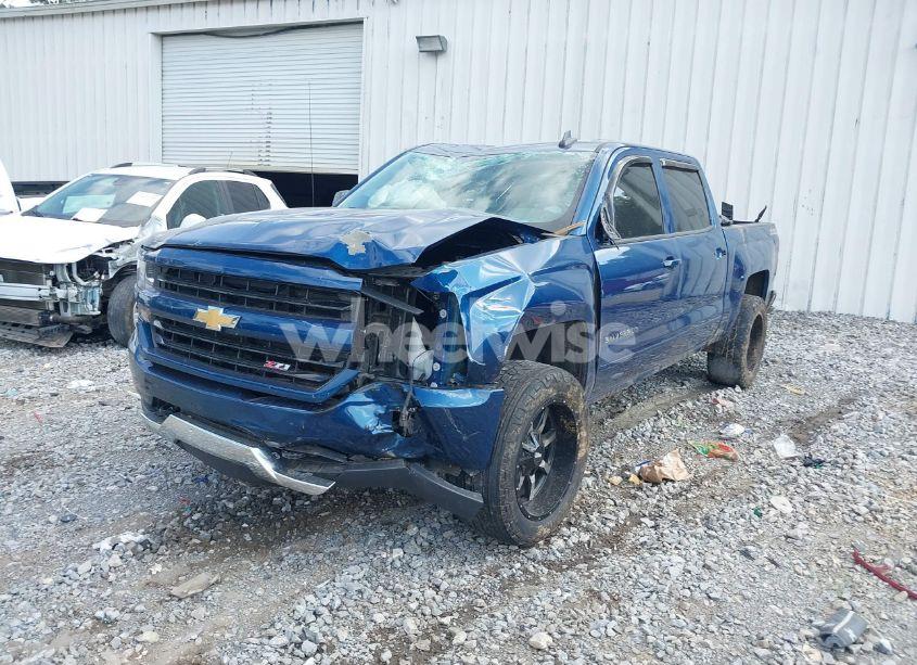 Photo 2 of 2017 Chevrolet Silverado 1500 2LT (VIN 3GCUKREC8HG463806)