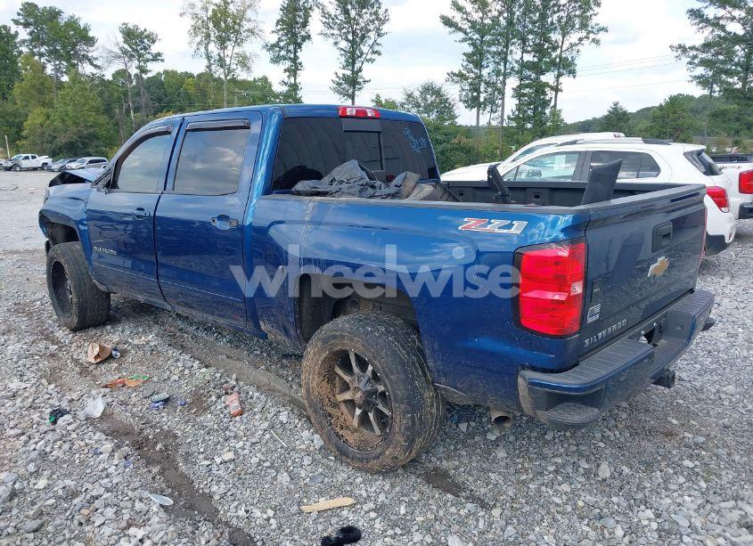 Photo 3 of 2017 Chevrolet Silverado 1500 2LT (VIN 3GCUKREC8HG463806)