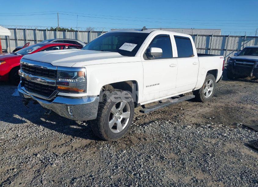 Photo 2 of 2017 Chevrolet Silverado 1500 1LT (VIN 3GCUKREC8HG490827)