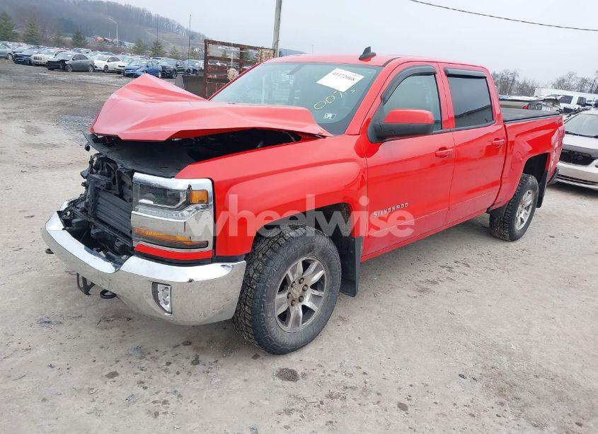 Photo 2 of 2017 Chevrolet Silverado 1500 1LT (VIN 3GCUKREC8HG500076)