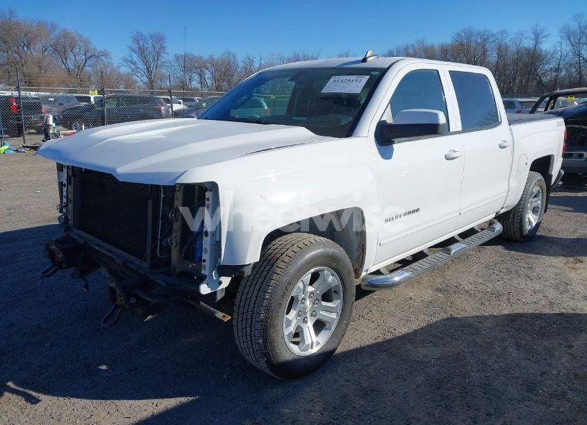 Photo 2 of 2017 Chevrolet Silverado 1500 2LT (VIN 3GCUKREC8HG508355)