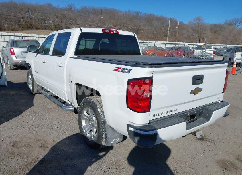 Photo 3 of 2017 Chevrolet Silverado 1500 2LT (VIN 3GCUKREC8HG508355)