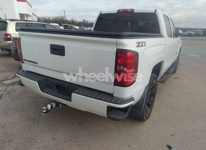 Photo 6 of 2018 Chevrolet Silverado 1500 2LT (VIN 3GCUKREC8JG110116)