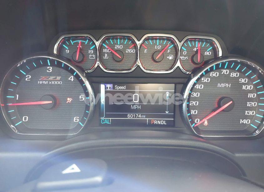 Photo 7 of 2018 Chevrolet Silverado 1500 2LT (VIN 3GCUKREC8JG110116)