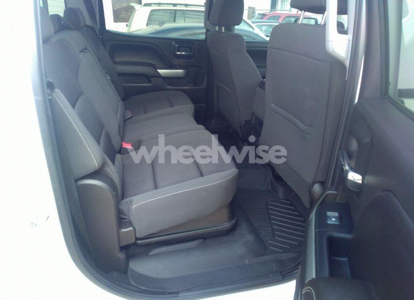 Photo 8 of 2018 Chevrolet Silverado 1500 2LT (VIN 3GCUKREC8JG110116)