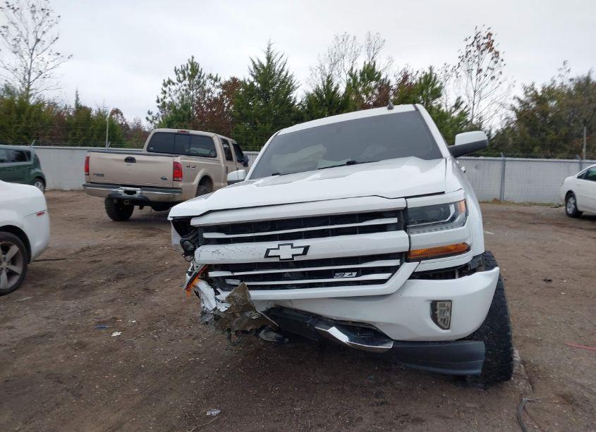 Photo 12 of 2018 Chevrolet Silverado 1500 2LT (VIN 3GCUKREC8JG210037)