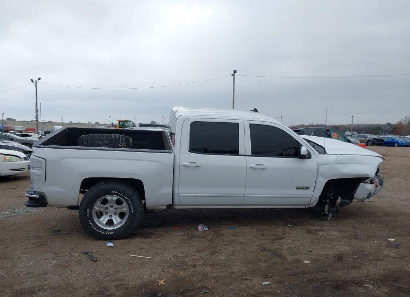 Photo 13 of 2018 Chevrolet Silverado 1500 2LT (VIN 3GCUKREC8JG210037)