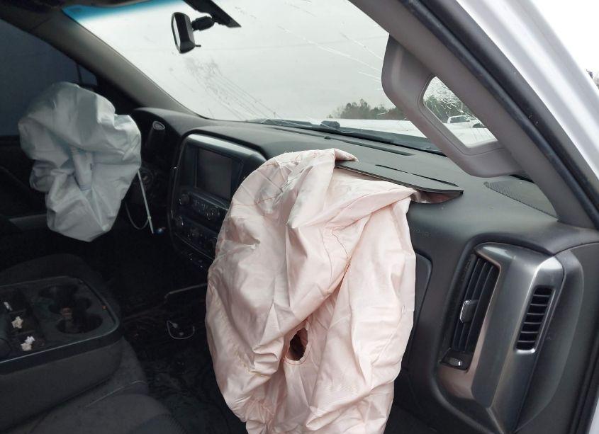 Photo 5 of 2018 Chevrolet Silverado 1500 2LT (VIN 3GCUKREC8JG210037)