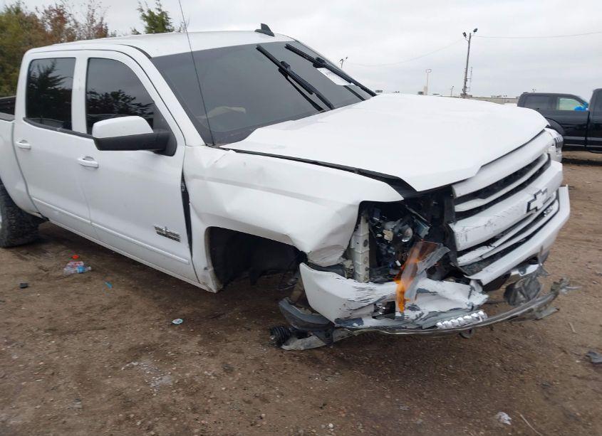 Photo 6 of 2018 Chevrolet Silverado 1500 2LT (VIN 3GCUKREC8JG210037)