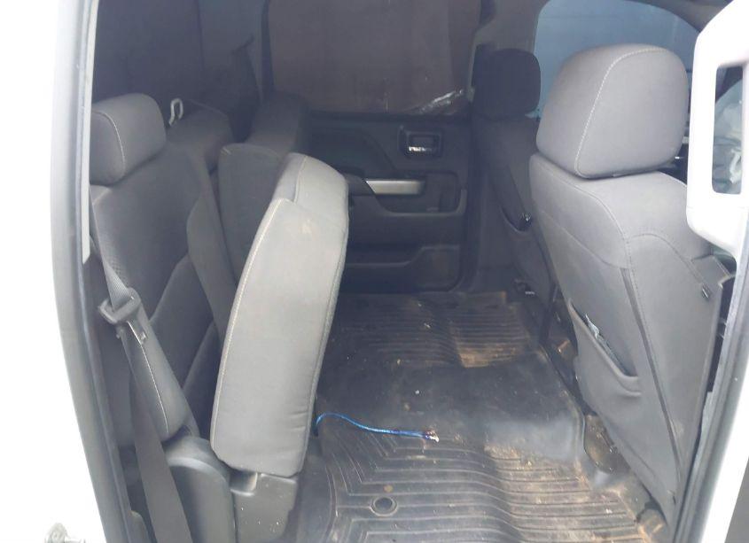 Photo 8 of 2018 Chevrolet Silverado 1500 2LT (VIN 3GCUKREC8JG210037)